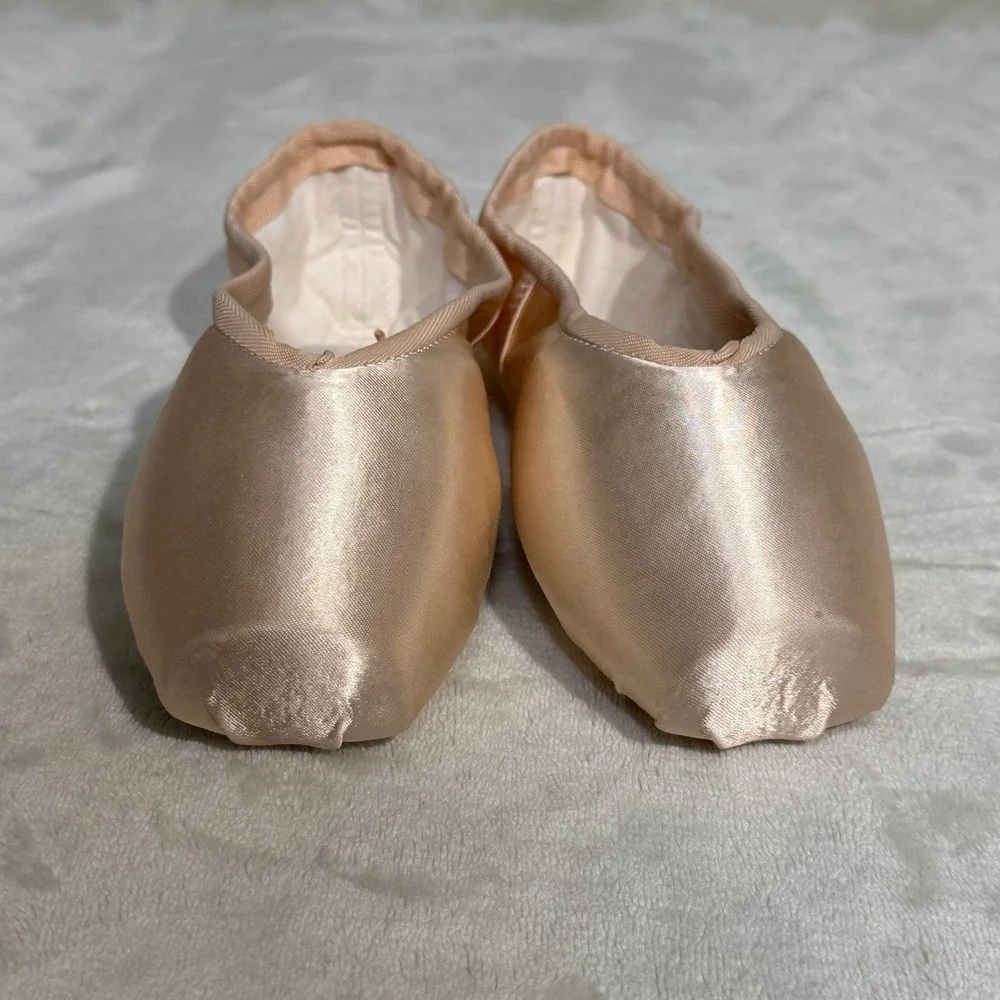 Nikolay Triumph Classic Pointe Shoes Shank Medium Width 4X Ballet Girls Size 3